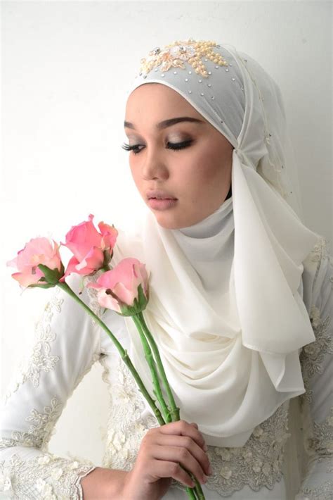 Memadukan warna untuk baju dan hijab, beberapa tips ini bisa kamu jadikan referensi. Pilih Tudung Biarlah Matching Dengan Baju Nikah - Pesona ...