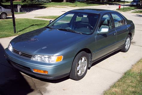 Find out what your car is really worth in minutes. 1995 Honda Accord - Pictures - CarGurus
