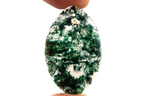 What is Moss Agate? Meaning & Uses for this Special Green Gemstone