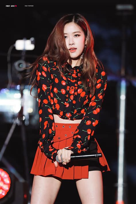 Blackpink rose outfits are always fierce and edgy. BLACKPINK Rose's outfit can make fan's mind blown - Sexy K-pop
