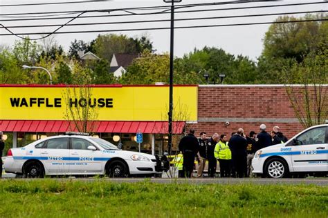 Four Killed After Semi Naked Gunman Opens Fire At Waffle House Cops