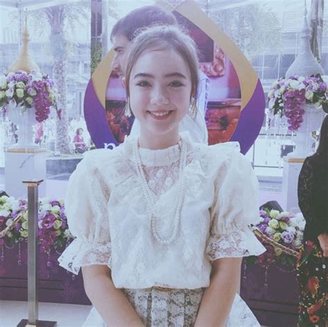 Cast สิบทิศ(พุฒ พุฒิชัย เกษตรสิน), พริกแกง(เอสเธอร์ สุปรีย์ลีลา), เท็ดดี้(ฮั่น อิสริยะ ภัทรมานพ), ชมพิงค์(โฟกัส จีระกุล), ธีสิส(กั้ง. พลอยชมพู ญานนีน ภารวี ไวเกล ประวัติสาวน้อยร้อยล้านวิว