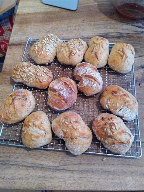 Schnelle Sauerteig Brötchen über Nacht Hacker backen