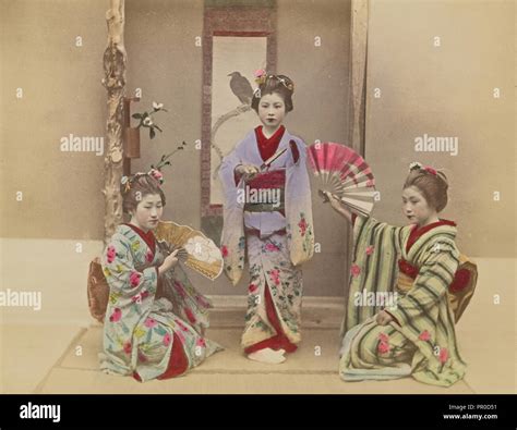 Japanese Girls Dancing Hi Res Stock Photography And Images Alamy