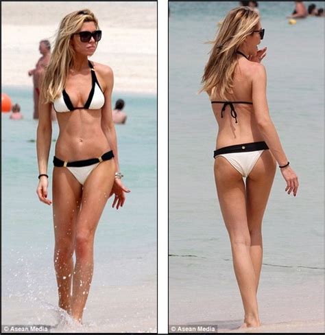 Abbey Crouch Shows Off Her Tiny Size Figure In A Monochrome Bikini As She Dotes On Sophia In