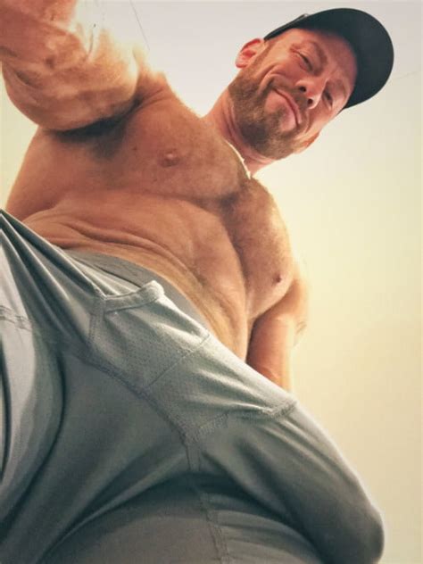 Muscle Hairy Bulge Selfy