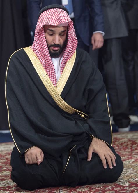 في حوار الرئيسين السيسي مصر، وماكرون فرنسا. شاهد .. صور للأمير محمد بن سلمان يؤدي الصلاة في الجامع ...