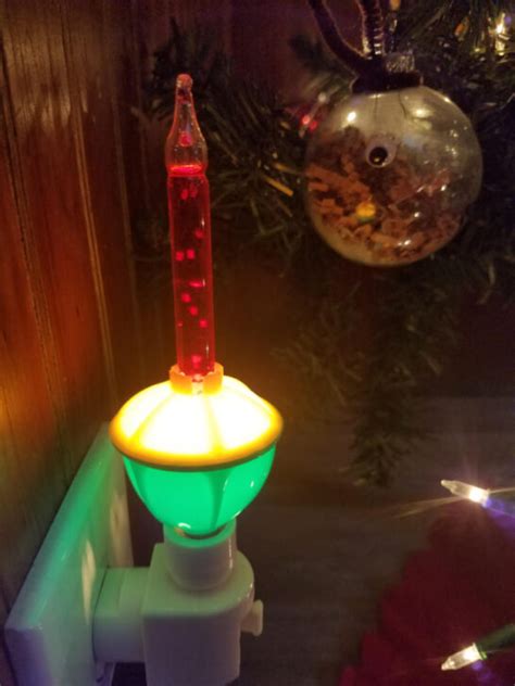 These Christmas Bubble Night Lights Are Giving Us All The Vintage