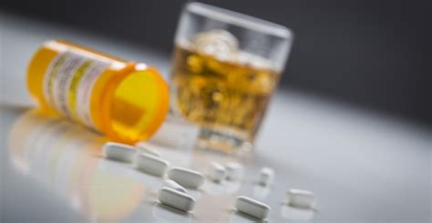 Drinking And Drugs How Alcohol Can Mess With Your Medicine Medshadow