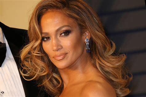 jennifer lopez says men under the age of 33 are really useless