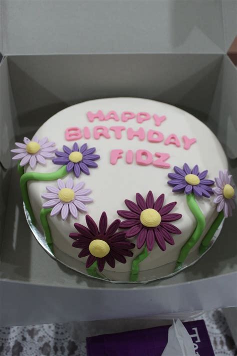 It is the birthday cake, right? CitsCakes: simple flower birthday cake~