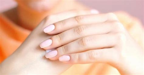 Cara menghilangkan gatal pada kulit secara alami. Cara Menghilangkan Bintik Gatal Berair Di Jari Tangan Yang ...