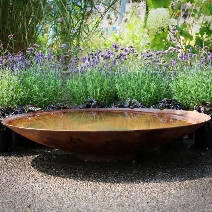 Garden water feature designs can also increase the curb appeal of your home, reduce noise pollution and improve air quality. Pottenland - Waterschaal Cortenstaal - Pottenland