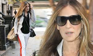 Sarah Jessica Parker Steps Out In A Fashion Savvy Outfit Around The