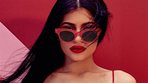 Kylie Jenner Gives First Look At New Sunglasses Collection Shes