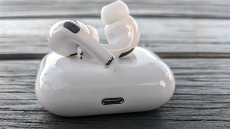 Leaked Photo Of Apple S Third Generation Airpods Unveil New Design