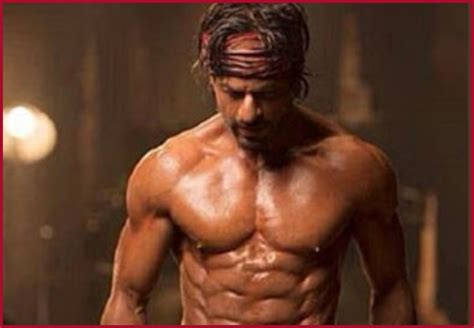 Shah Rukh Khan Flaunts His Ripped Abs In Leaked Shirtless Picture From