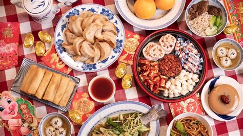 8 lunar new year foods and why they re lucky abc everyday