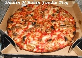 shakin bakin foodie blog dominos  handmade pan pizza  parmesan bread bites review
