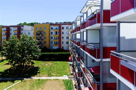 Damit ist die stadt an der elbe nach berlin die zweitgrößte stadt deutschlands. sonnige 1-Raum-Wohnung mit Balkon im Westviertel - VWG ...