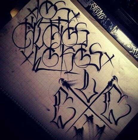 Built for a wide audience, it is an approachable way of adding an urban edge to this font is one of the best graffiti fonts we've seen, with a rugged authenticity that will bring an urban feel to your projects. Chicano Lettering Más (With images) | Tattoo lettering ...