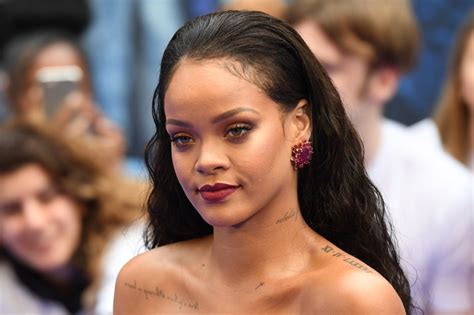 The Famous Celebrity Rihanna Forehead Tech Sky