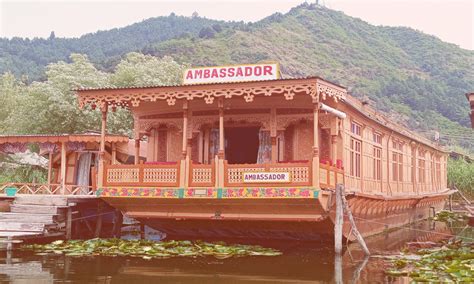 Deluxe Houseboat In Srinagar Houseboat Ambassador