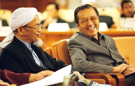 Mahathir bin mohamad was born on 20 december 1925 in alor setar, kedah. Dinar Emas - Tun Dr. Mahathir Mohamad - Hargaemas MY