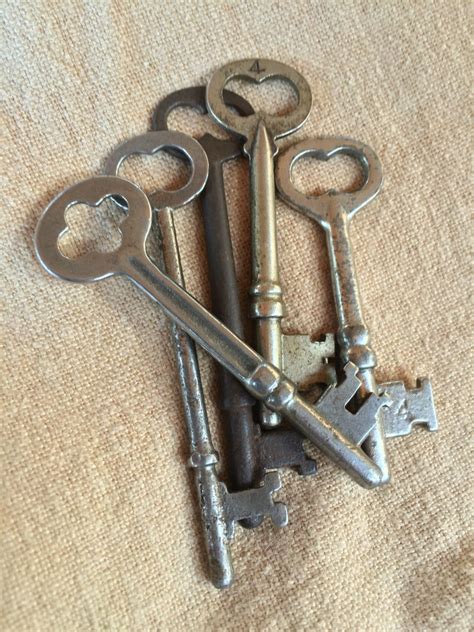 sale price real vintage antique skeleton keys lots of 5 keys