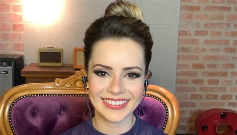 Desde criança, mostra seus mais diversos looks. Sandy: "Tenho pavor de ser mal interpretada" - Quem | QUEM ...