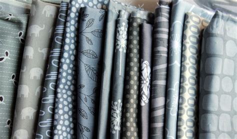 Jenis kain kaos yang banyak digunakan untuk distro adalah cotton combed dikarenakan memiliki tekstur lembut dan halus serta mudah diterapkan sablon. jenis jenis kain Archives | Azhan.co