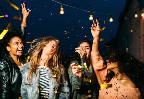 This dances are the dances which is the latest. 10 Casual Party Outfits With Jeans