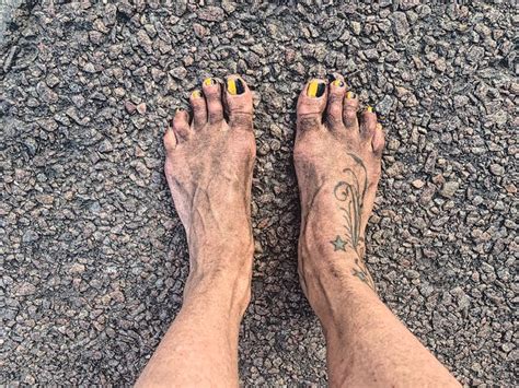 Woman Runs 90 Marathons Barefoot Heres What Her Feet Look Like