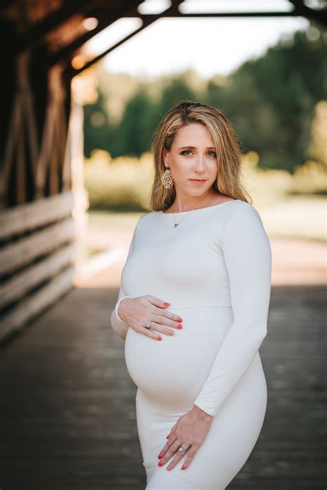 Sydneys Stunning Fall Maternity Session Roswell Maternity