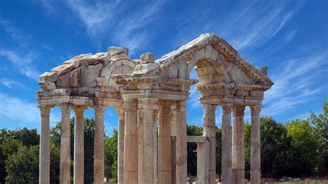 What are 2 ancient wonders in Turkey?