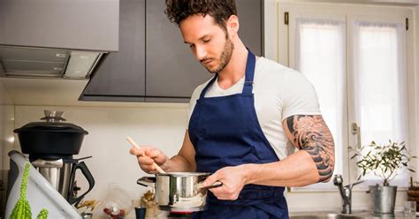 6 Razloga Zašto Su Muškarci Koji Kuhaju Bolji U Krevetu Svakodnevnome