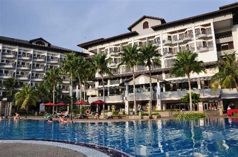 During your visit, be sure to check out one of port dickson's popular seafood restaurants. Poolside - Picture of Thistle Port Dickson Resort, Port ...
