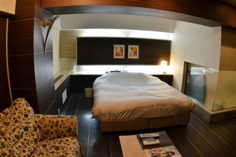 japon love hotels surtout pas pour dormir karyn poupee japon