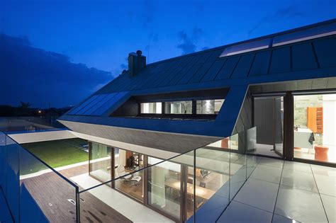 It gives the house it's own distinct personality. Slanted Roof Line Home | Modern House Designs