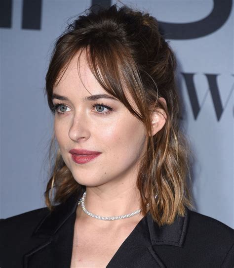 11 Hairstyles To Try If You Have Curtain Bangs That Are All Dakota