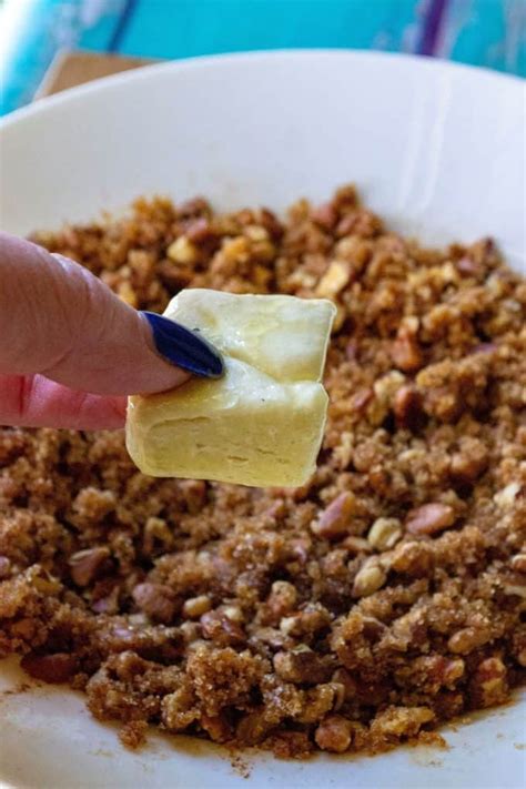 Some recipes start with biscuit dough, but i find that it makes a heavier monkey bread and prefer to stick with bread dough instead. Easy King Cake Monkey Bread | A Wicked Whisk