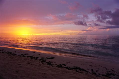 Bahamas sunset 🌅 New Providence | Beautiful beach pictures, Beautiful beaches, Sunset