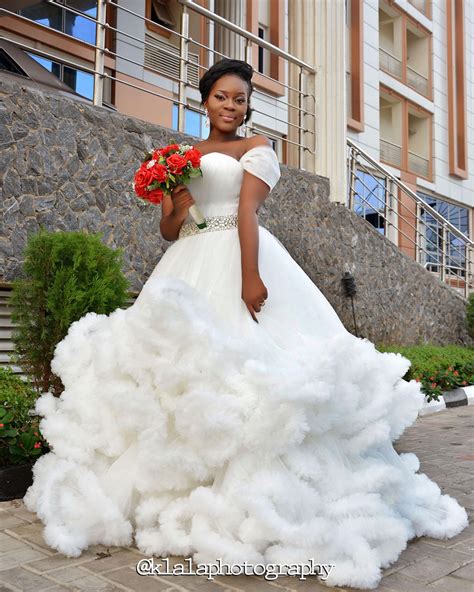 2018 White Ball Gowns Wedding Dresses Beaded Cloud Design