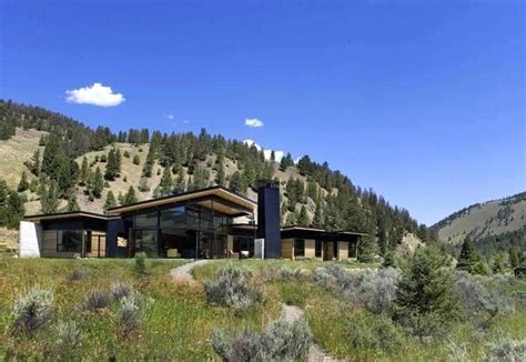 Sustainable Luxury House With Open Casual Atmosphere In Big Sky Country Architecture Banks