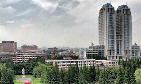 It has four campuses in shanghai, including handan UBS and Fudan University Launch Certificate and Scholarship Program
