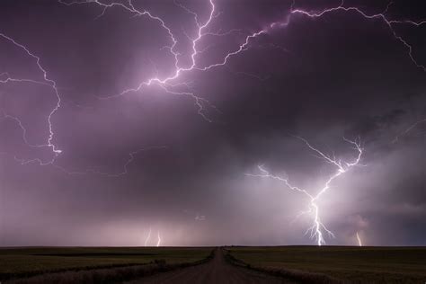 Long Exposure Lightning Photography By Kelly Delay