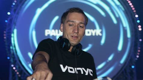 Bühnen Unfall Dj Paul Van Dyk Stürzt 6 Meter In Die Tiefe Promiflashde