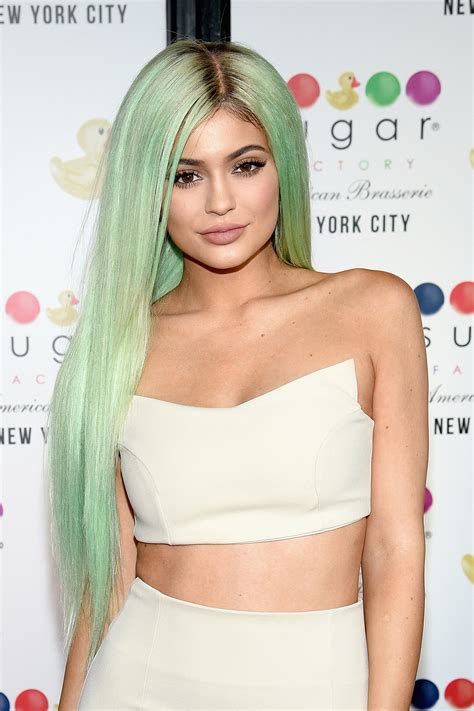 15 Celebs Who Prove That Growing Out Your Roots Can Be Beautiful Teen