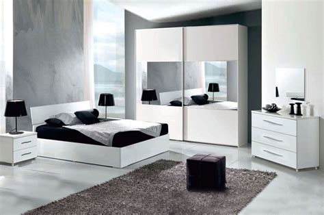 Scopri tutte le camere da letto complete in stile moderno con armadi ad anta battente. Fashion | Camere da letto moderne | Mobili Sparaco