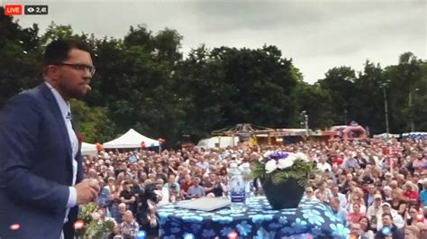 Tobias baudin visar med det att han vägrar ta klivet upp ur sandlådan och att hans personliga. Jimmies sommartal 2017 « Karlskronabloggen